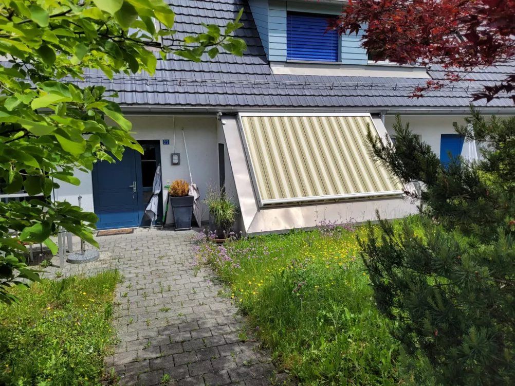 Seitenmarkise am Hauseingang